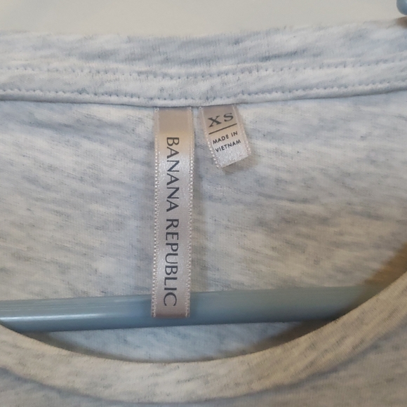 Banana republic gray t-shirt - Picture 2 of 2